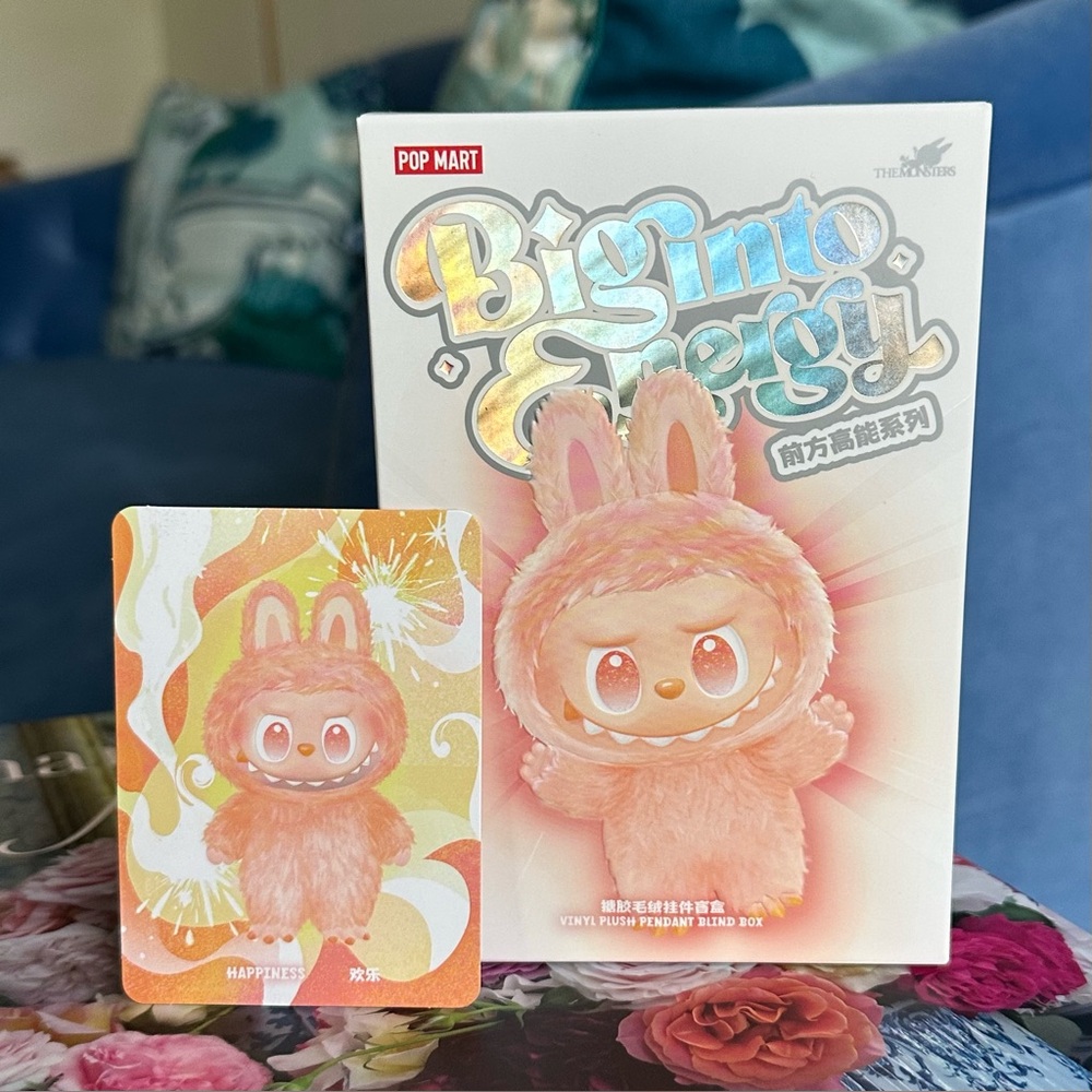 NIB Authentic Pop Mart Big Into Energy Happiness Peach Labubu Vinyl Pendant - Picture 2 of 11